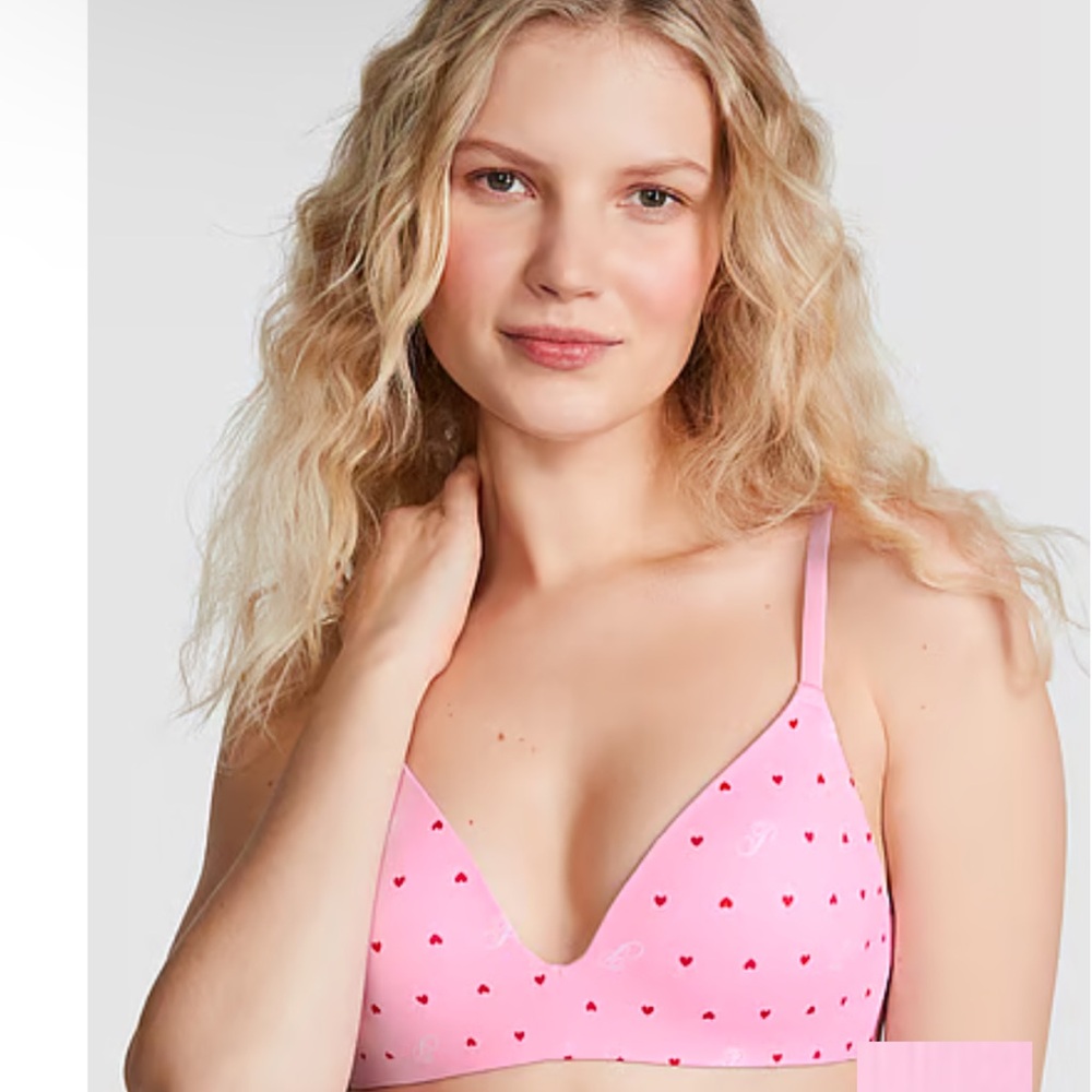 Victoria Secret PINK Wear Everywhere
Wear Everywhere Lightly Lined Wireless Bra